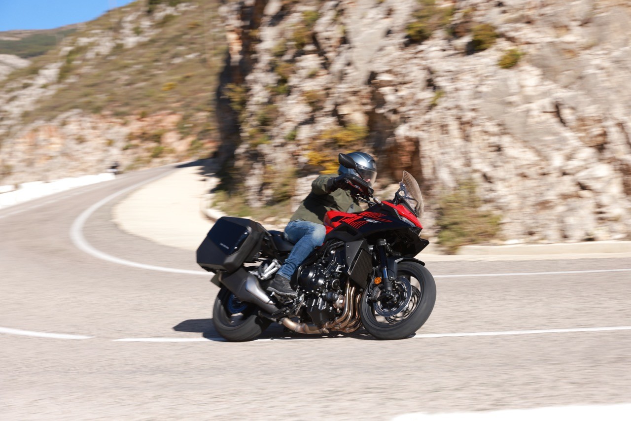 Prova Honda CB 1000 GT: il meglio dei due mondi